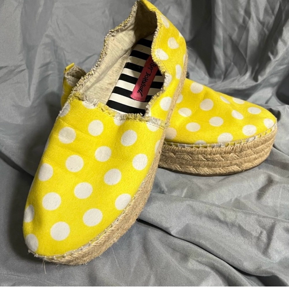 Betsey Johnson Flouncee Polka Dot Platform Espadrille  6 1/2 7 Yellow White.